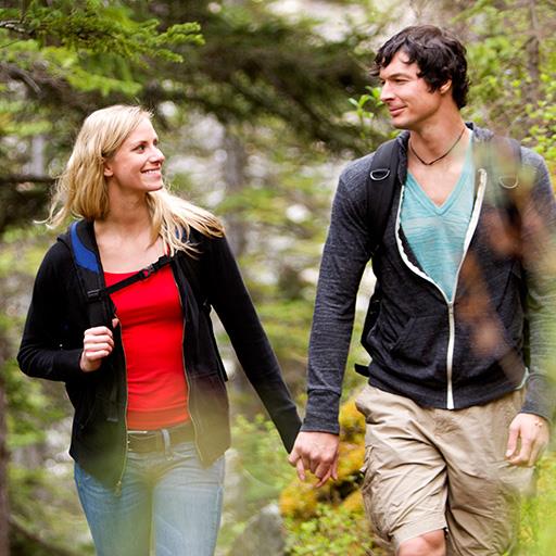 Outdoor couple, outdoor date, hiking singles
