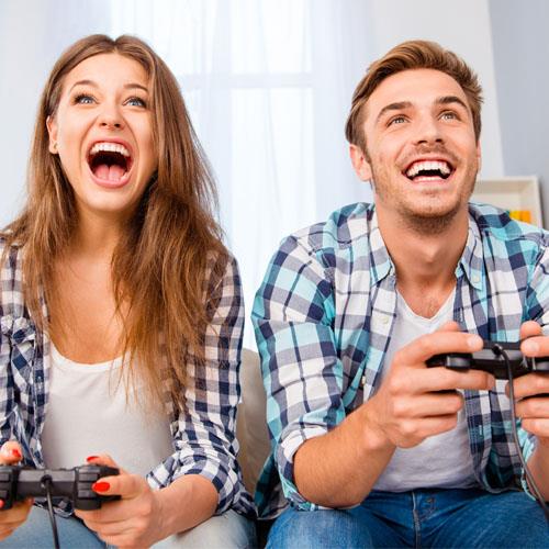 meet gamers, gaming couple