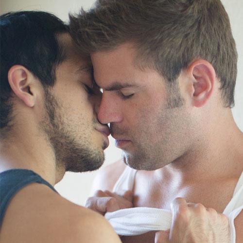 bisexual men hooking up